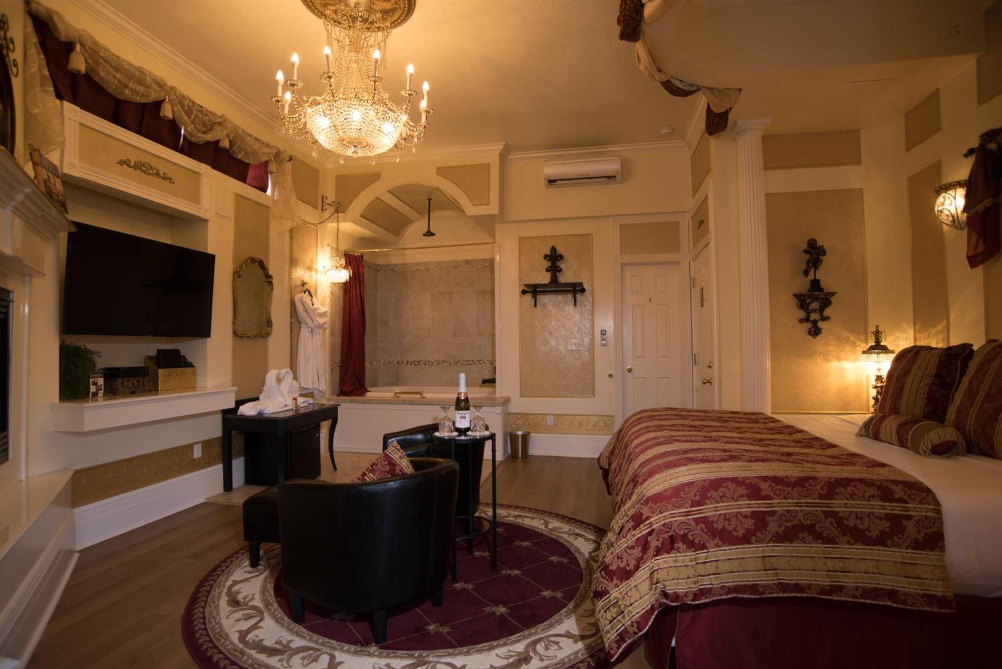The Anniversary - Fifth South Hotel 4*