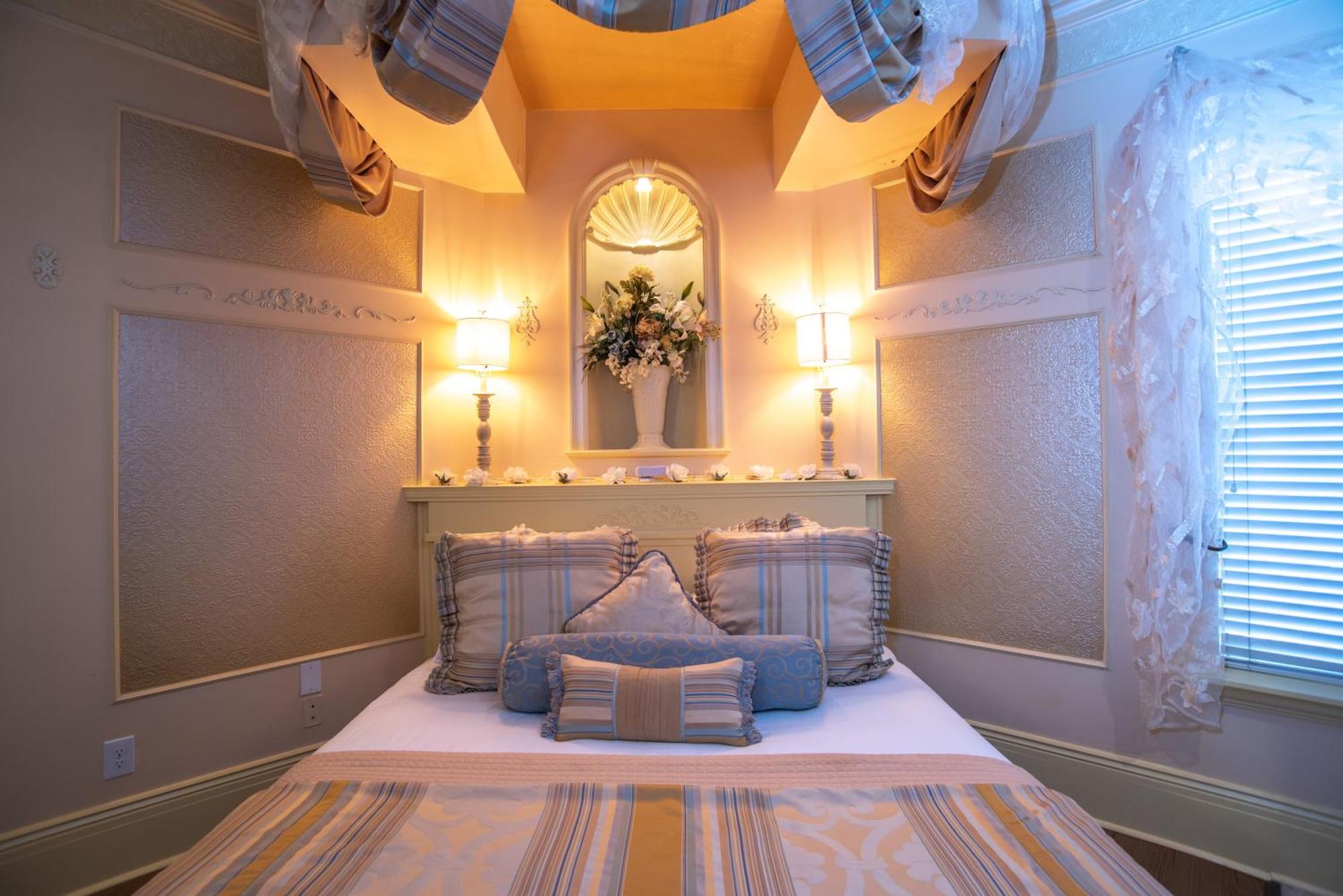 The Anniversary - Fifth South 4*